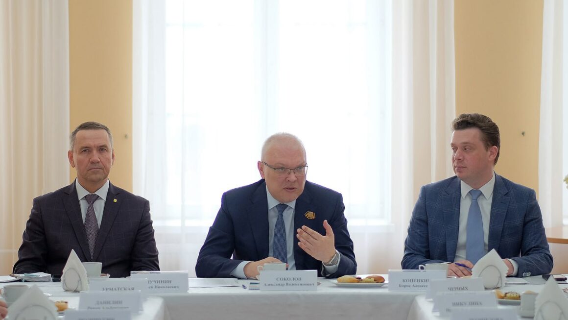 14 мая состоялась встреча Руководителей и редакторов Кировских СМИ с Губернатором Кировской области А.В. Соколовым.